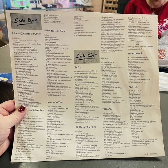 Cyndi Lauper: She's So Unusual 33 1/3 Record LP 1983 Excellent Condition - Picture 8 of 8